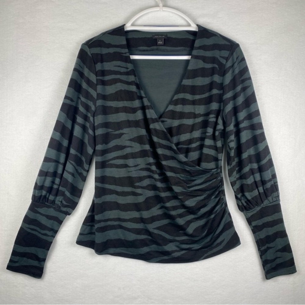 ANN TAYLOR |‎ black & green print surplice wrap sweater size M Womens